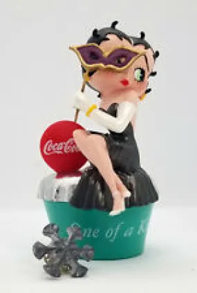 Betty Boop Coca Cola Winter Mini Box With Snow Flake Pin                   Retired