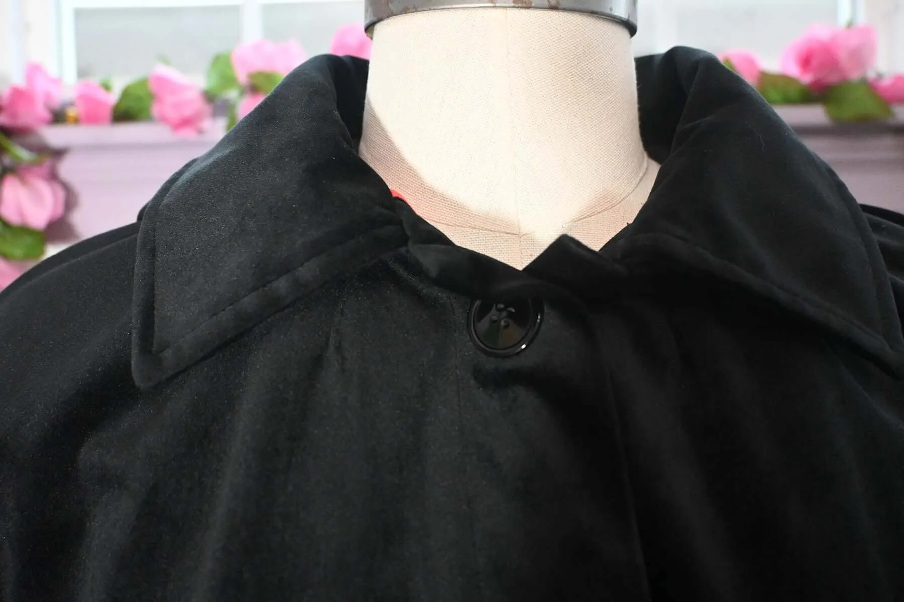 FLORENCE HOODED CAPE IN BLACK VELVET