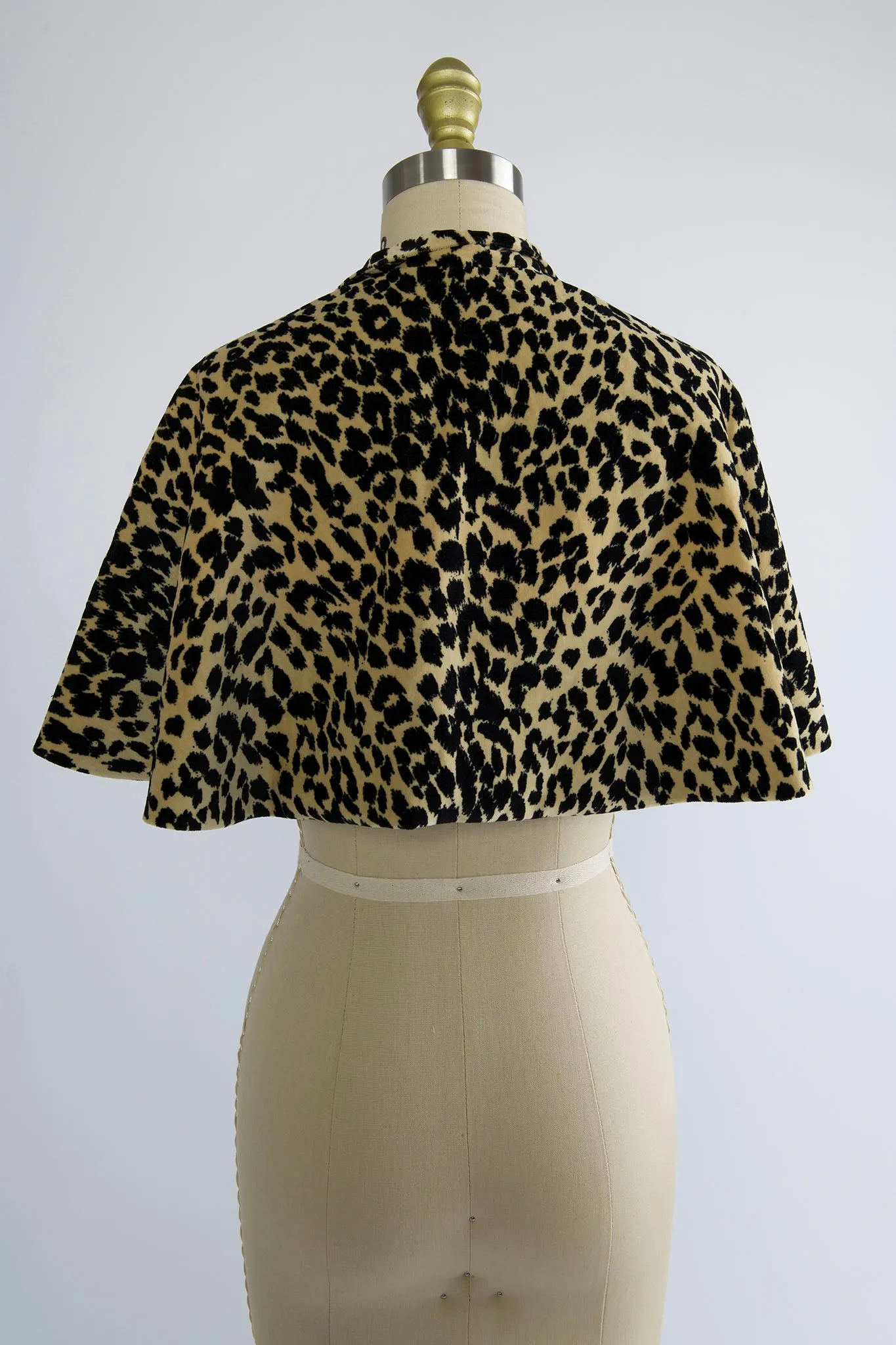 Synergy Cape in Leopard Velvet